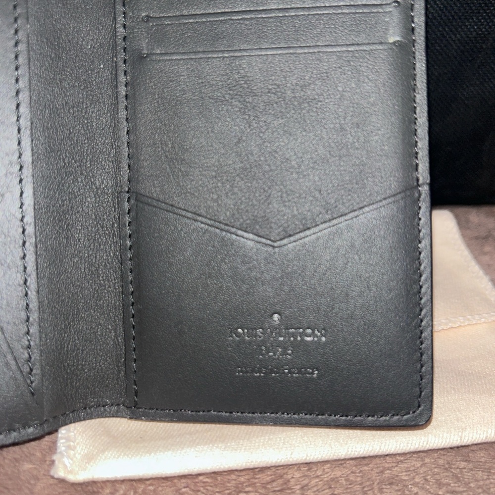 Louis Vuitton Black Wallet - Picture 4 of 4